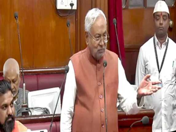 तेजस्वी यादव पर भड़के नीतीश कुमार, कहा, तुम्हारे पिता को हम ही बनाए थे सीएम